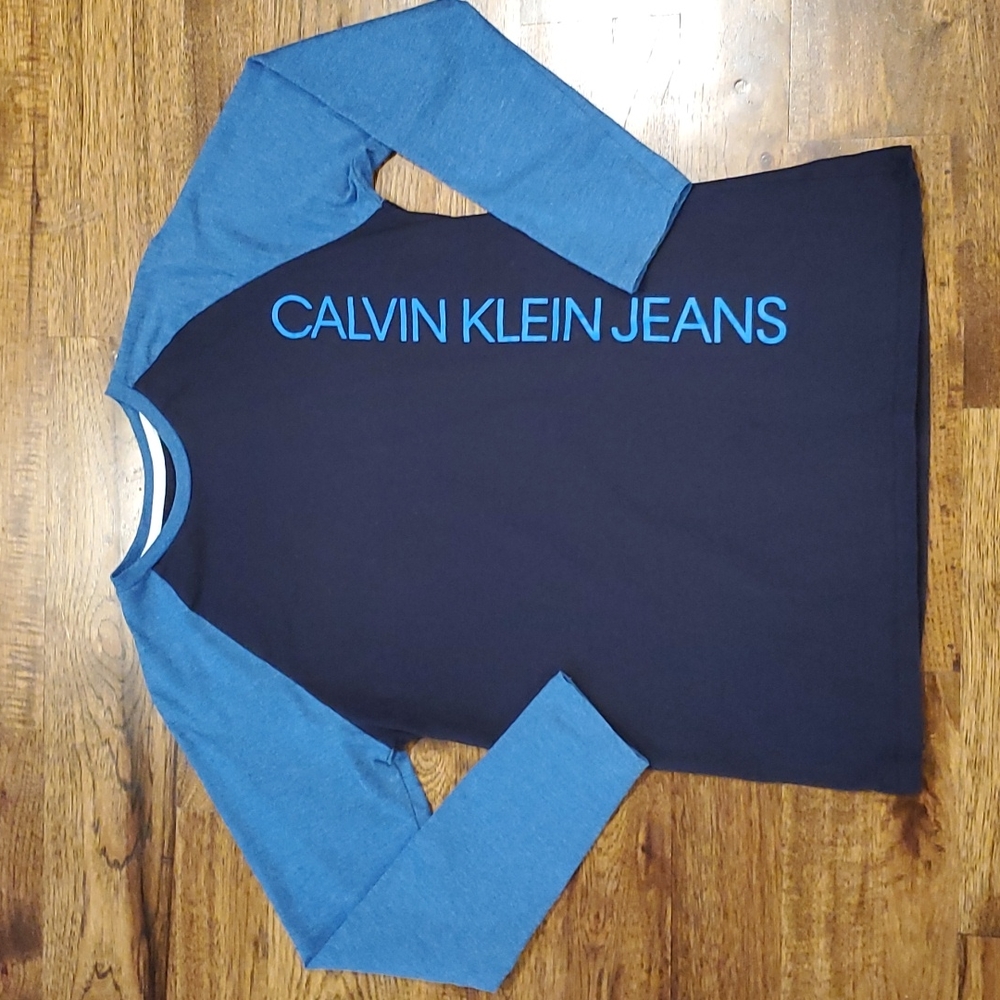 Boys Calvin Klein long sleeve logo tshirt size XL(18/20)